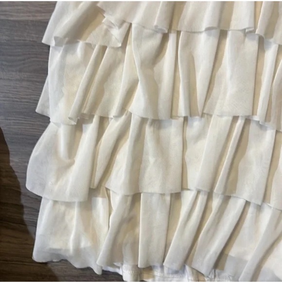 Express Sleeveless Ruffle Blouse - Picture 3 of 3